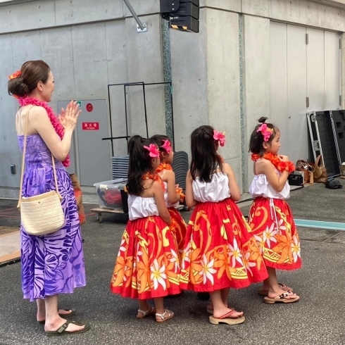お姉ちゃん達のステージはとても刺激になります！「那珂川市 フラダンス教室 久留米シティープラザイベント 楽しんできました！」
