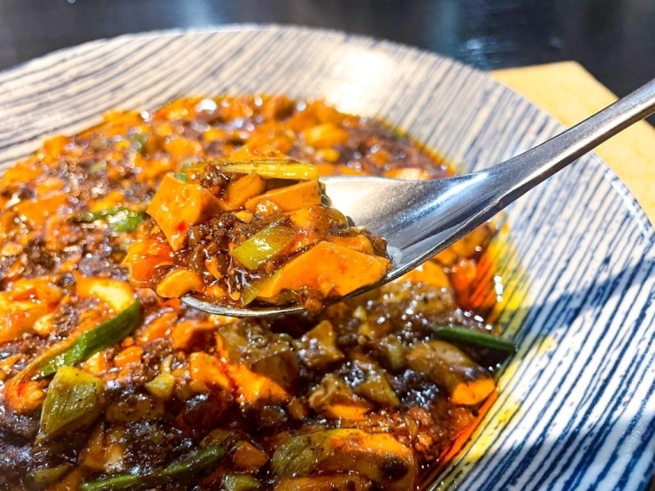 ピリッとくる麻婆豆腐が白ご飯をそそります…♪