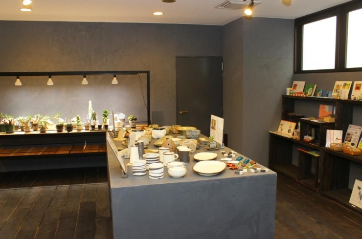 店内設計は上川町にあるカフェ「ロードレスト」を運営する会社がてがけたそう。