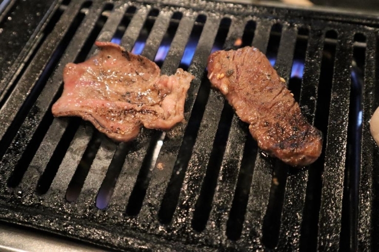 牛脂をつけることでお肉の美味しさがより引き立ちます。