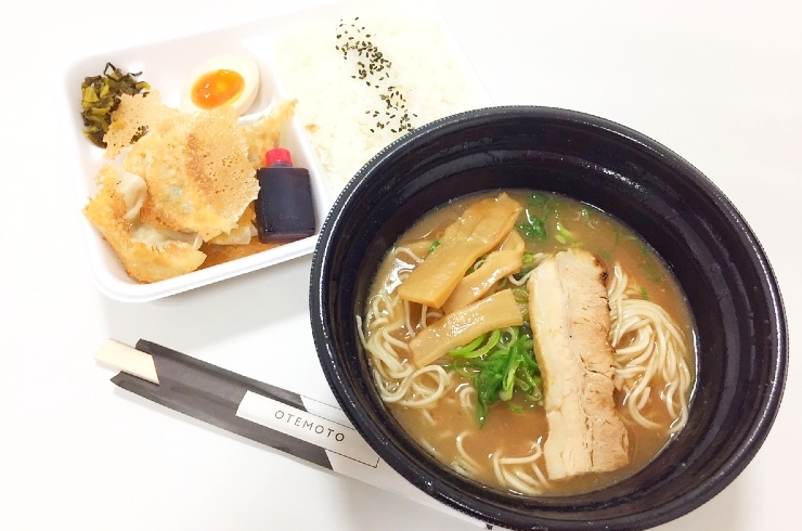 食べる直前に麺と具材をスープに入れましょう！