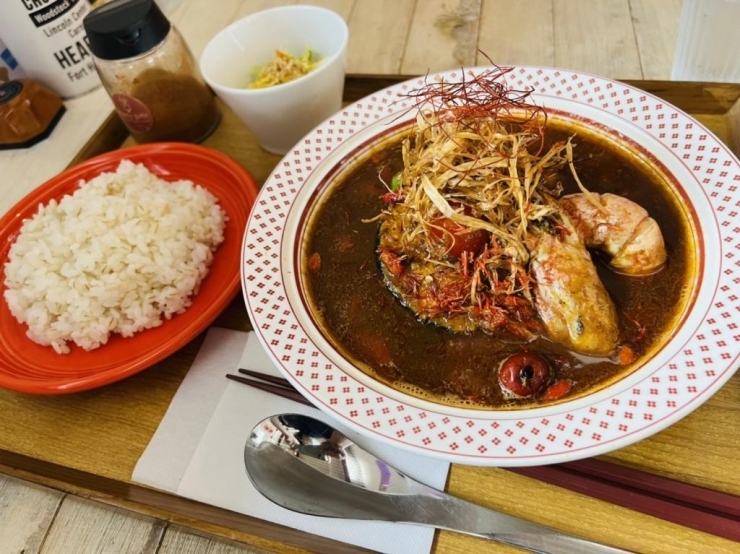 ボリュームたっぷりの海老野菜スープカレー