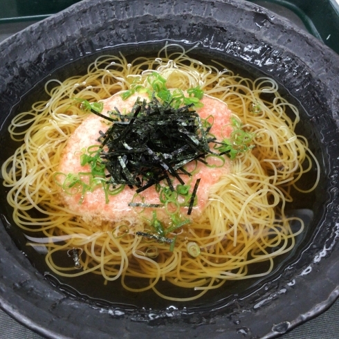 冷麺風パスタ「１８時から営業です。出雲市駅からも徒歩圏内、目印はグリーンリッチホテル最寄りのローソン裏です。和食も洋食もお楽しみいただけます。島根和牛フィレステーキやオリジナルソースのピザ・パスタ、自家製スモークなどメニューいろいろ」