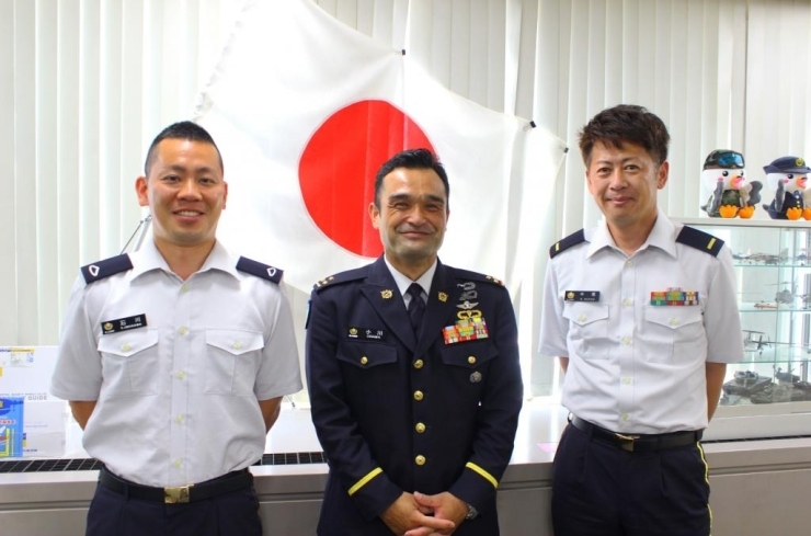 左から石川3陸曹、小川1陸尉、中尾准陸尉