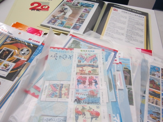 「川西市からご来店！記念切手シート、バラ切手のお買取り！切手の高価買取りなら、おたからやＪＲ伊丹店まで。」