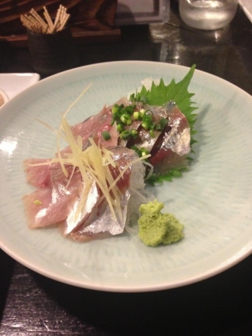 「本日の昼定食は、あじの刺身」