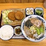 【博多屋】新潟県とんこつラーメン発祥の店！食堂でランチ