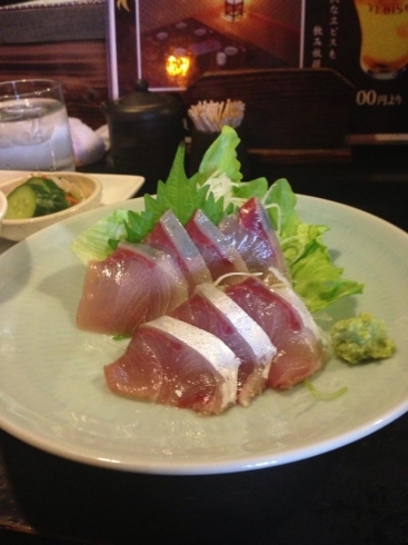 「本日の昼定食は、あじの刺身」