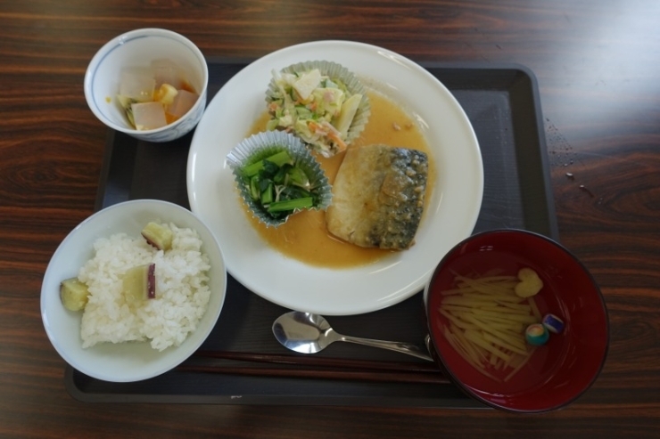 メインのさばの味噌煮を中心にとてもバランスのとれたメニューでした。