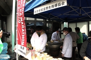 生姜がたっぷり、お肉柔らかの豚汁は、体ポカポカになりました♪　行方市畜産衛生指導協会の皆さん