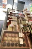店内「なみはやだんご販売中です」