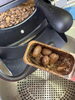 ロースト中、抜き出して色や香りを確認「こだわりの焙煎工房から届く、BrewCoffeeの至福の一杯」