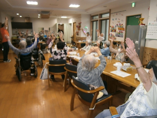 「変な空模様　　　交野市　老人ホーム　デイサービス　小林診療所」