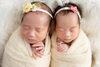 「寄り添って眠る、可愛い双子ちゃんたち。」