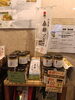 八王子産のジャムや瓶詰め物もたくさんあります。桑都ソースはお土産にぴったり「この時期、必要な八王子お土産！ここにあります。夏休み旅行、八王子祭り、親戚が来るなど人と会う事が多いはず。八王子お土産をお探しの方、ここには八王子お土産しかありません。ぜひ、一度ご来店下さい。あれもあるこれもあるオール八王子産。八王子」