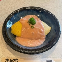 豚飯、紅生姜のクリームソースオムライス