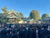 昨年の様子（帝釈天題経寺）「柴又帝釈天周辺の正月屋台⭐参道横の道路が歩行者天国となり多くの飲食の露店が出店⭐帝釈天参道『おじぎ茶屋・と陸（ハイカラ横丁前）・亀家本舗・川千家』さんなど魅力あるお店が沢山😋［毎年1月1日元旦～3日］」