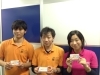 「学生がまいポショップカードを配ってます！」