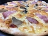 ピザは注文が入ってから生地を伸ばして焼き上げます♪「KITCHEN まいさー」