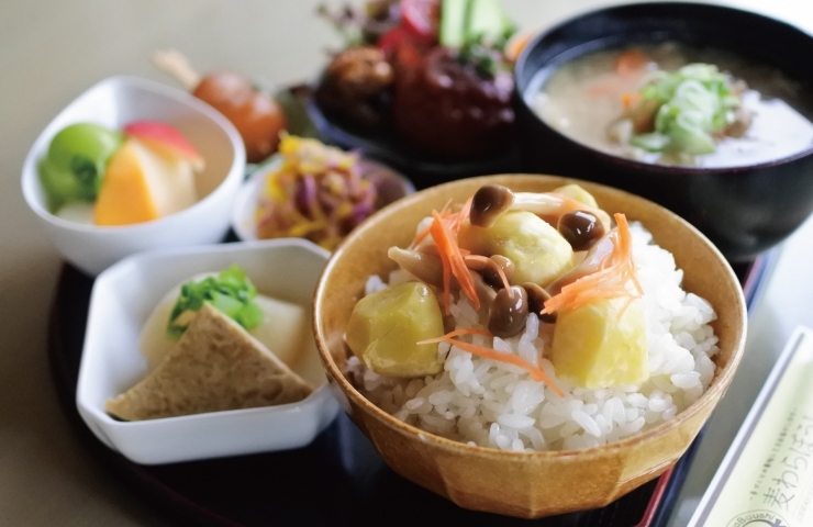 秋の味覚 栗ごはんセット 麦わら帽子 まいぷれランチ特集 米沢 南陽 高畠 川西 まいぷれ 米沢