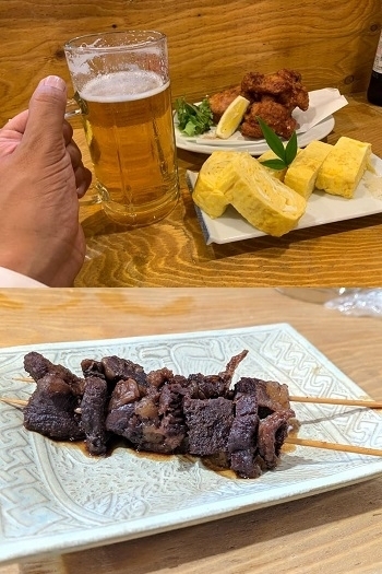 ビールのお供にもピッタリ！　唐揚げ、だし巻き玉子、土手焼。「ひとくち」