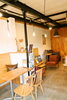 ナチュラルウッドを生かした落ち着いた店内「KONDO COFFEE STAND（コンドウコーヒースタンド）」