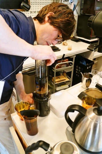 空気圧を利用して抽出するエアロプレスで豆本来の旨味を引き出す「KONDO COFFEE STAND（コンドウコーヒースタンド）」