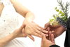 「結婚指輪はなぜ左手薬指につけるのか。」