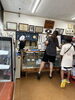 武平まんじゅうを買いに来ているお客さん親子「日光の武平まんじゅう🍵　&  佐野の芋フライ🍺」