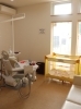 ベビーベッドがある治療室「かたぎり歯科」