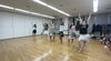みんなで踊りきったあとのポーズ。バラバラも愛嬌笑「昨日の葛西校のレッスンは♪」