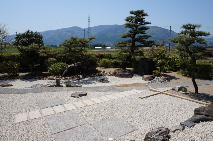 周りの風景も、お庭の一部にしちゃいます！「和風のお庭をリフォームして、自宅に手入れのしやすい日本庭園を」
