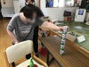 椅子の上に空き缶とピンを乗せて、落ちないように〜「第二回運動会！」