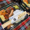 「今日はどれにする？お弁当とサンドのよりどりみどり♪」