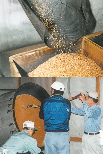 大豆蒸煮
小麦の焙炒「今井醤油醸造所」