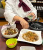 食材の彩りも豊か、視覚も味覚も満足「三つの調味料だけで作る牛すき丼と子どもたちの生きる力」