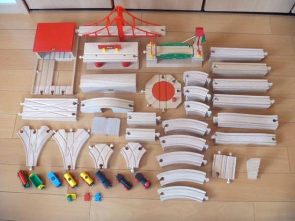 出張買取品】BRIO(ブリオ)木製玩具 列車(電車／汽車)・線路・橋脚・駅