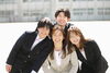 成人してからの家族写真は貴重ですよ♪「【男性限定】スーツ姿の成人記念写真キャンペーン開催中！令和8年1月末まで」