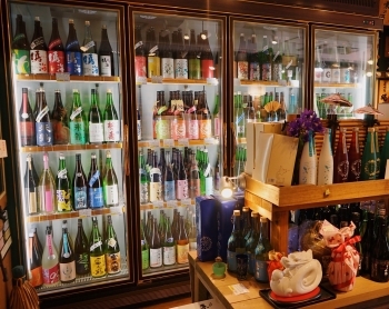 日本酒の美味しさを保つためのこだわりの冷蔵庫「ふじはら酒専門店」