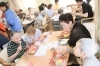 イベントの後、ご家族様と一緒に食事を楽しむ場面も。「グループホームつきおか」