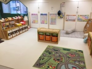 玩具は自分たちで選び、また片付けられるように整えています「輝きベビー保育園 篠崎」