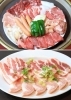 上　バラエティセット
下　豚バラ・豚トロ「焼肉 味源」