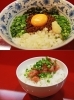 ガッツリまぜて食べる！　台湾まぜそば（上）と、
明太子めし（下）「博多ラーメン まるひで」