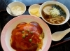 天津飯と半ラーメンセット
甘酢の効いたアンが美味しい天津飯「北京飯店」