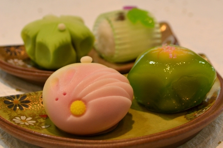 「手造りのお菓子 お喜奈」当店のお菓子を召し上がり、和菓子好きになってください。