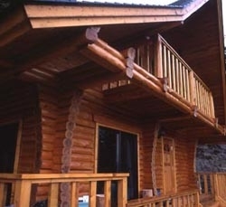「ログ工房 とっとの森 株式会社」伐採からログハウス、一般建築・リフォームから家具まで。