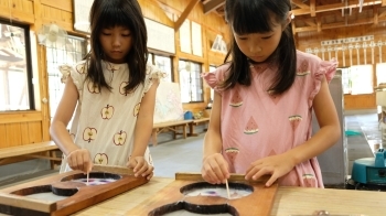 小さなお子さんから、大人の方まで楽しむことができます「神郷 紙の館・水車」