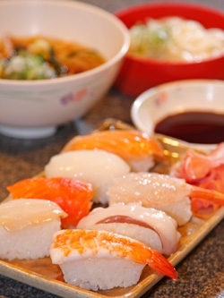 お寿司のネタも新鮮です！！「焼肉＆グルメバイキングかたおか 米子店」