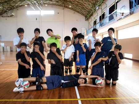 日向学院中学校男子バレー部のみなさん　パフォーマンス中