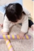床もスティックでトントン!「南区&下京区のベビーリトミック♪できた‼️11ヶ月ベビーちゃんの楽しい笑顔いっぱい♪驚くベビーちゃんの吸収力【京都市南区&下京区のピアノ・リトミック・英語リトミック・ベビーリトミック】」